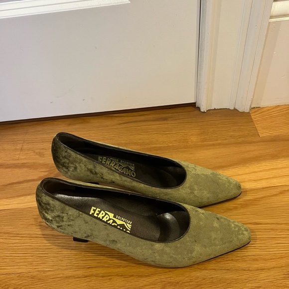 Vintage velvet ferragamo shoes! - Picture 4 of 7